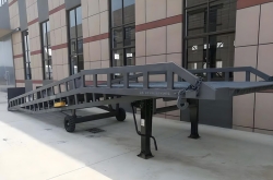 青島地區(qū)登車橋設備應用全解析：選型、優(yōu)勢與常見問題